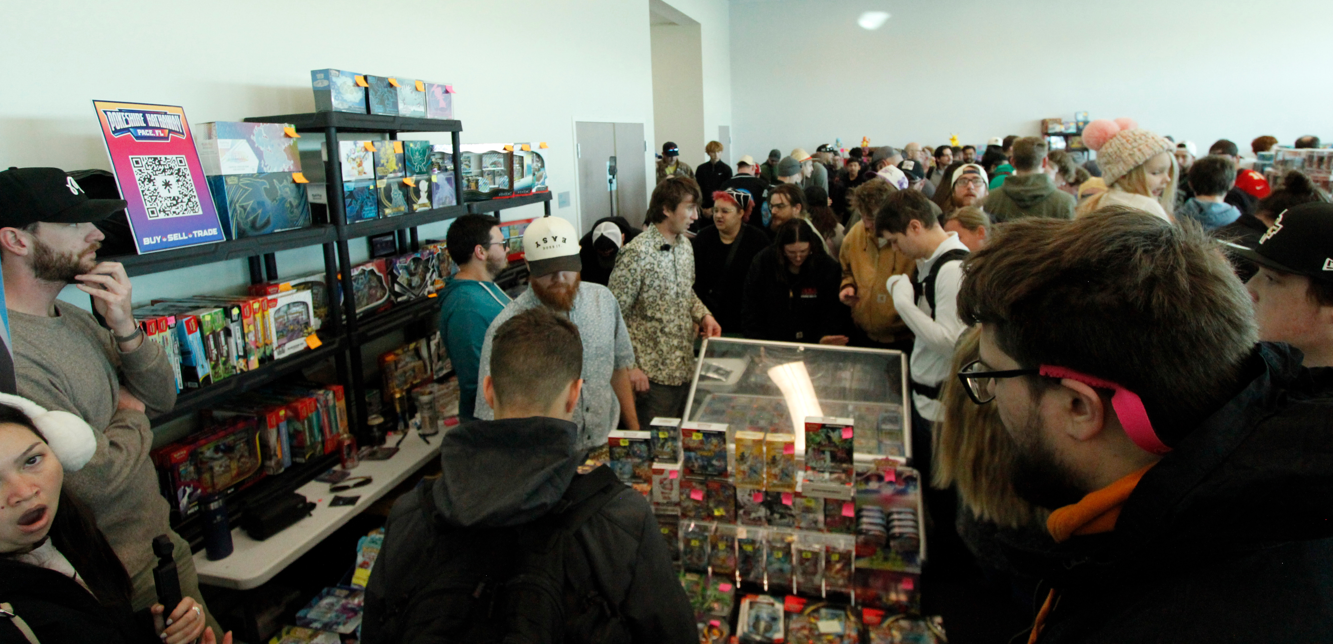 Crowd shopping at the expo